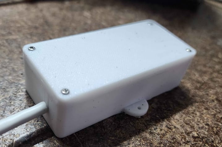 Top angle view with closed lid